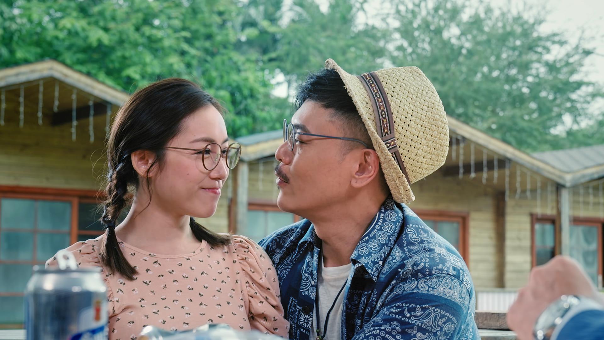 《冥冥之中》共有3個世界,志強與晴晴在不同世界仍深愛對方。