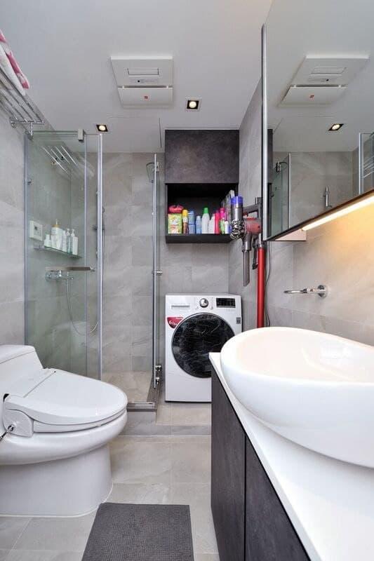 浴室採用灰色磚牆和地板,用料優質,不易污糟兼容易清潔。