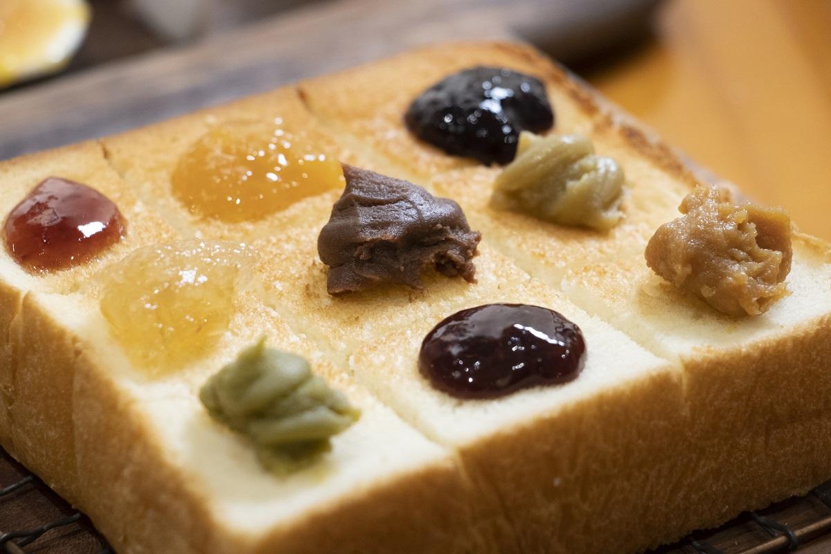 店舖更設有堂食,部分餐點用上出爐麵包製作,款式眾多,同樣吸引。