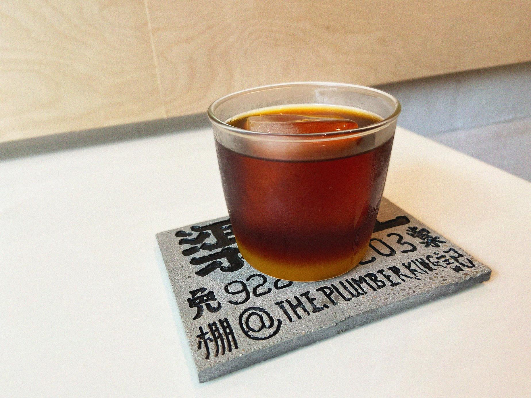 渠王杯墊呼應主題。