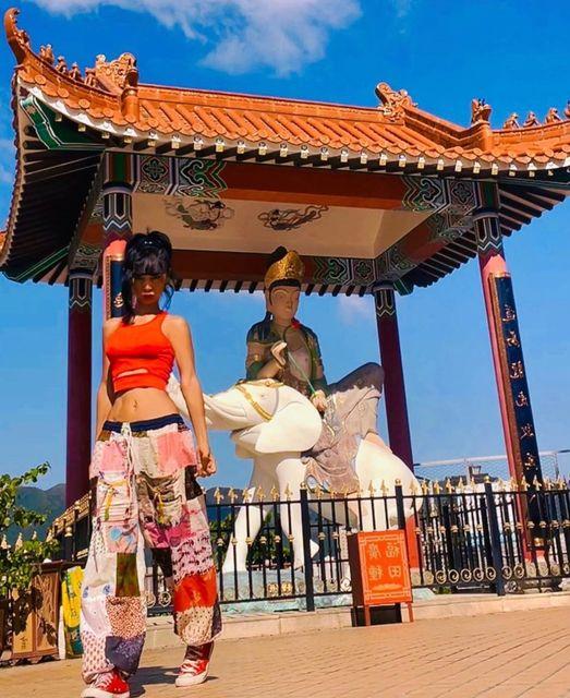 白靈來港演出《七月返歸》,是她繼《三更2餃子》及《墮胎師》後再拍港產片。