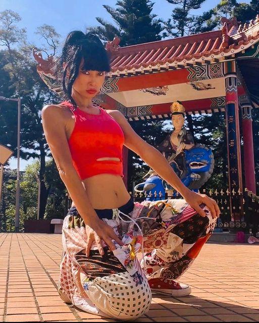 白靈在IG打卡卻擺烏龍,將萬佛寺搞錯是萬福寺。