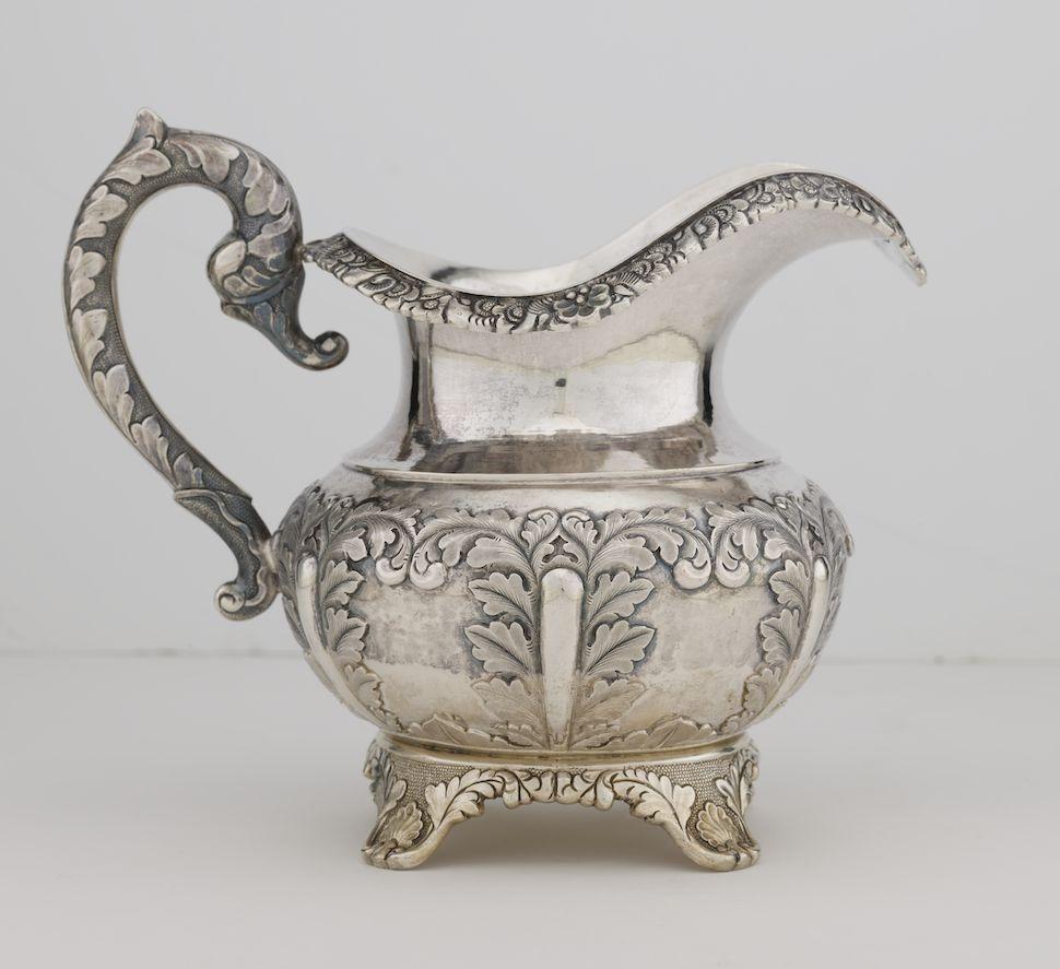 茛苕葉紋銀奶壺 (約1825-1875年)