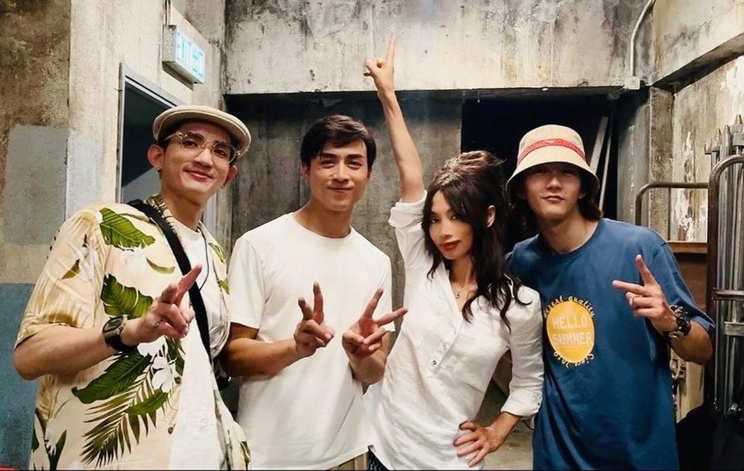 白靈對MIRROR讚不絕口,表示將來可看到他們開騷。