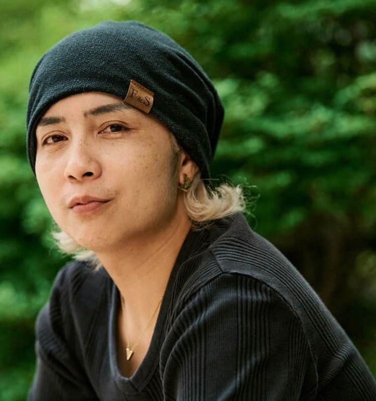 新郎哥進一身兼格鬥家,更在新宿歌舞伎町的FTM主題酒吧當店長。