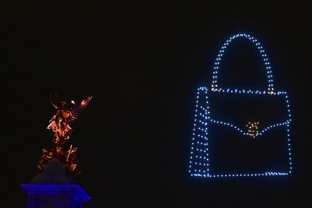 現場投射燈光。(美聯社)