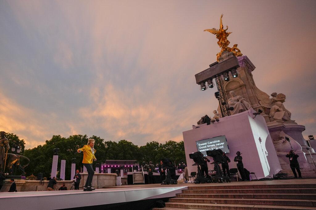 Rod Stewart獻唱。(美聯社)