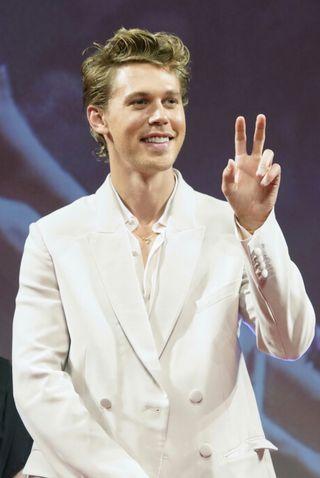 30歲美國型男奧斯汀畢拿首度訪日,他最期待是在日本唱K。