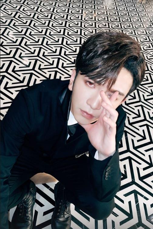 繼《Mr. Stranger》的吸血殭屍造型後,Anson Lo 新歌化身大隻King Kong。