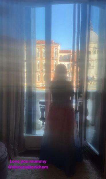 哈七透過父親的IG限時動能來向媽咪隔空傳情。