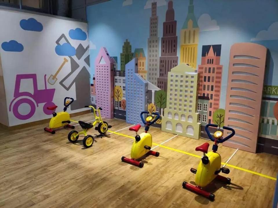 Baby Gym 是一個使用環保動力的全新區域,小朋友透過做gym幫助建築物發電,例如跑步、踩單車,直到大廈夠電力著燈