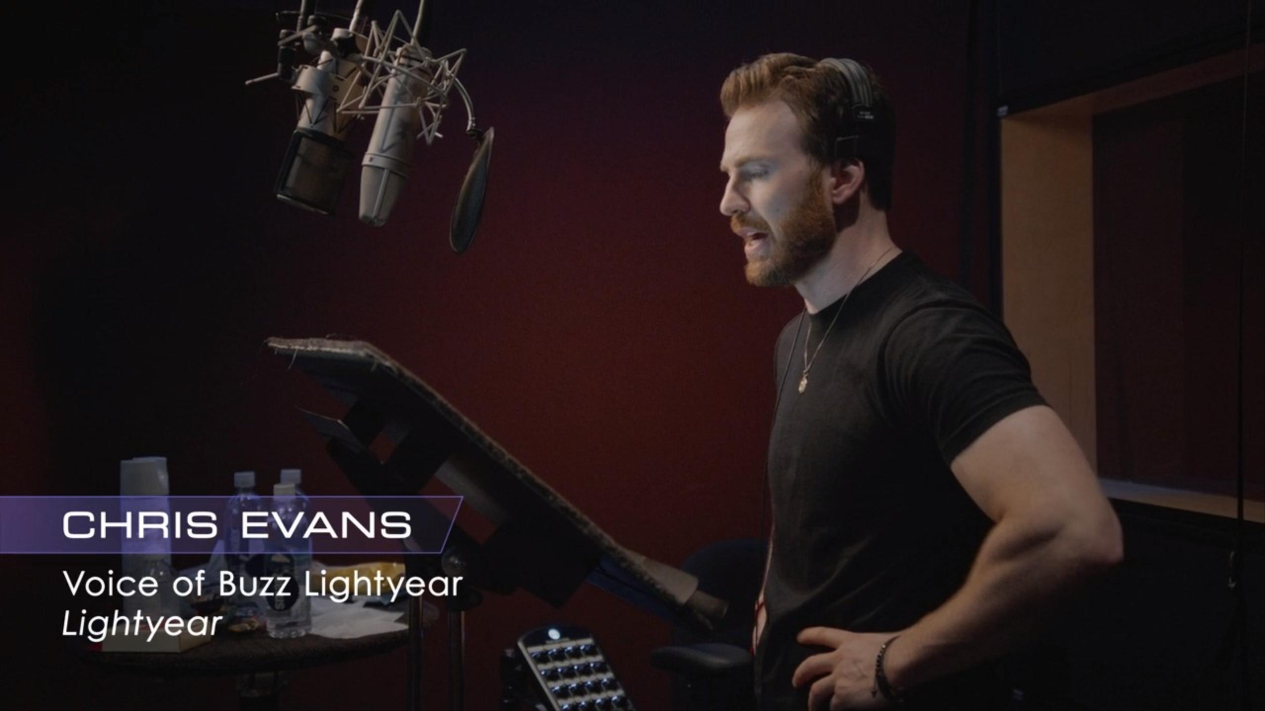 美國隊長基斯伊雲斯(Chris Evan)聲演巴斯的配音花絮片段,亦會在紀錄片曝光。