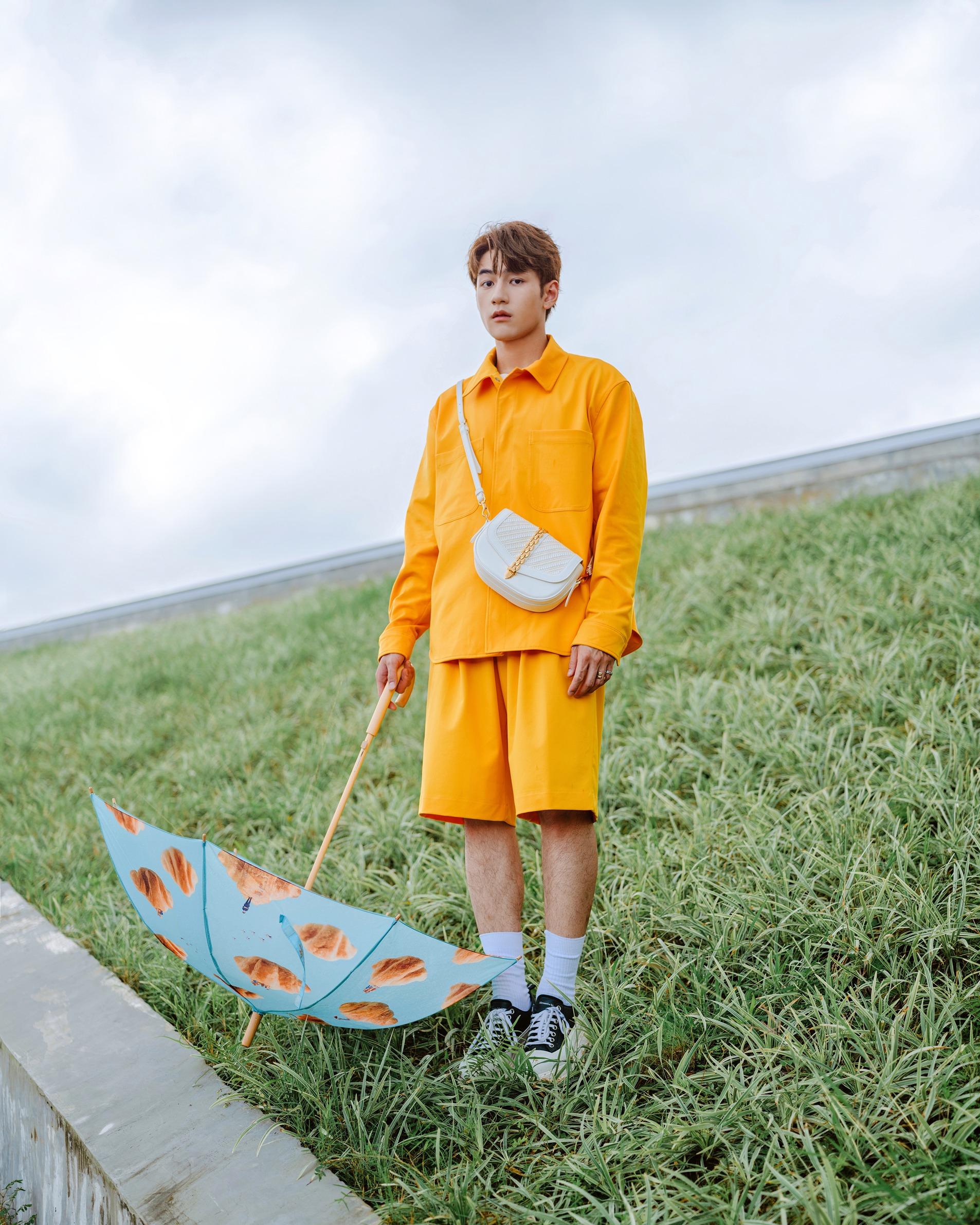 Jeffrey早前為Flora系列拍攝硬照。