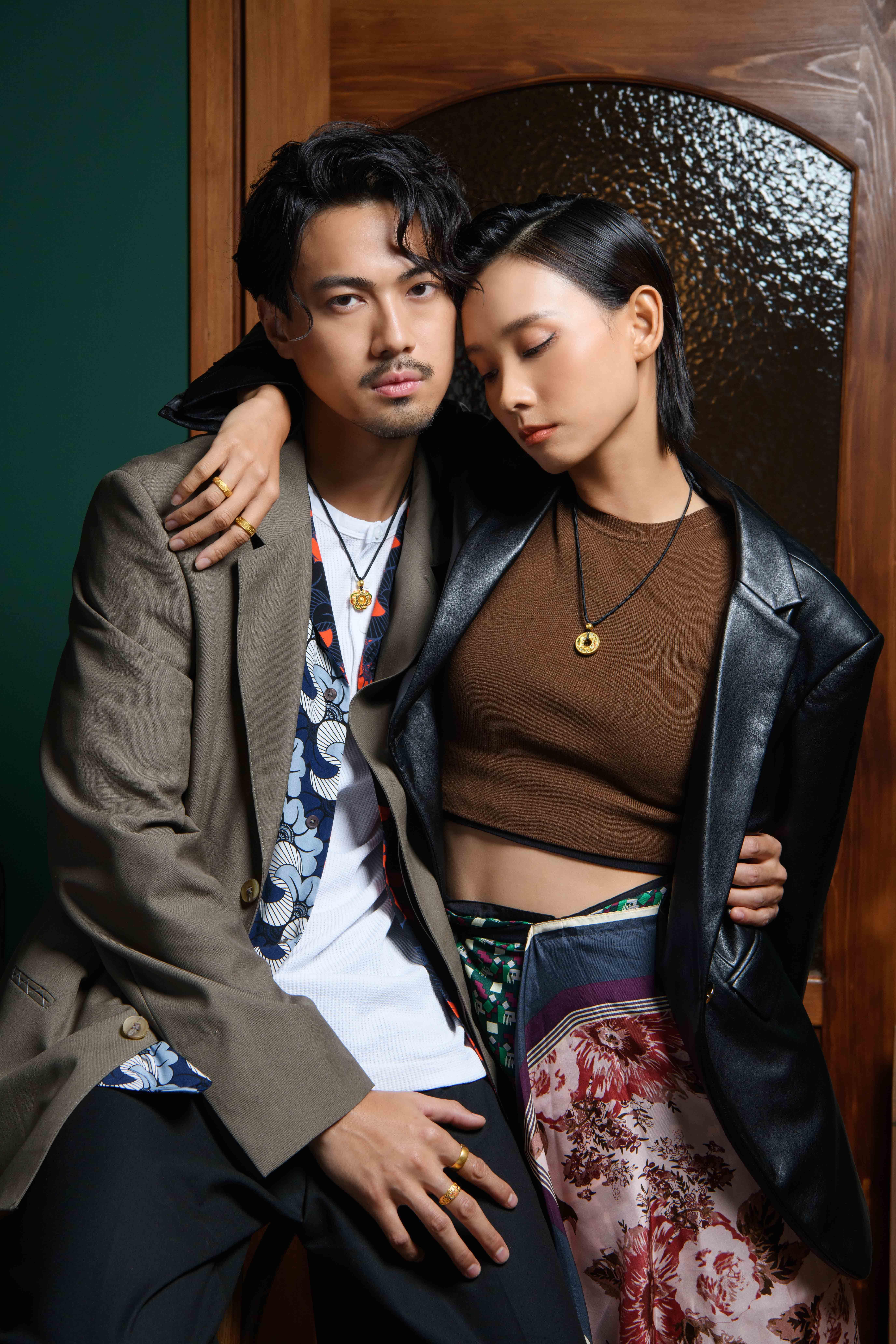 胡卓希與阿談認識已有10年,為今次廣告有不少親密互動。