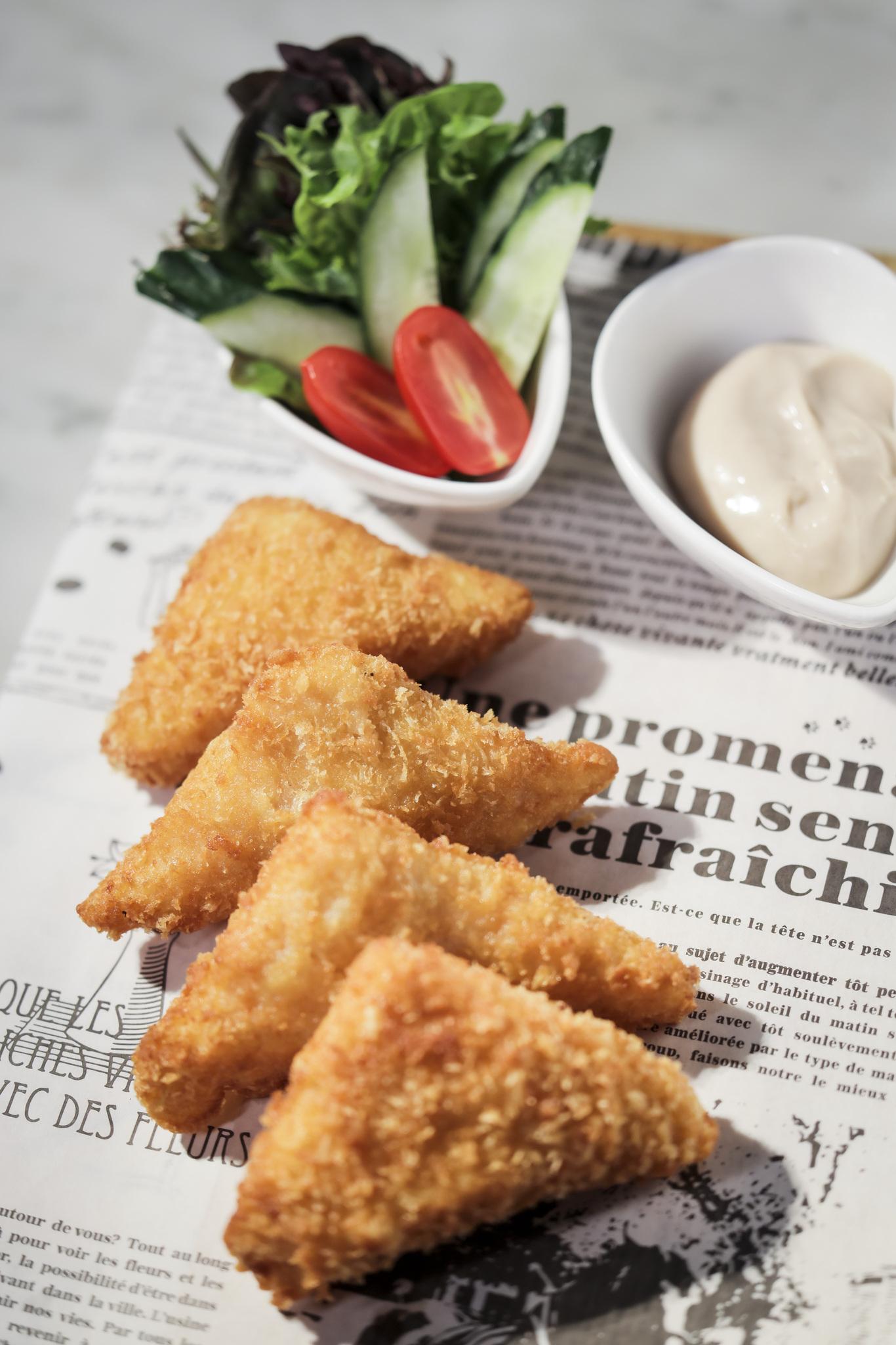 蝦多士伴大澳蝦醬蛋黃醬