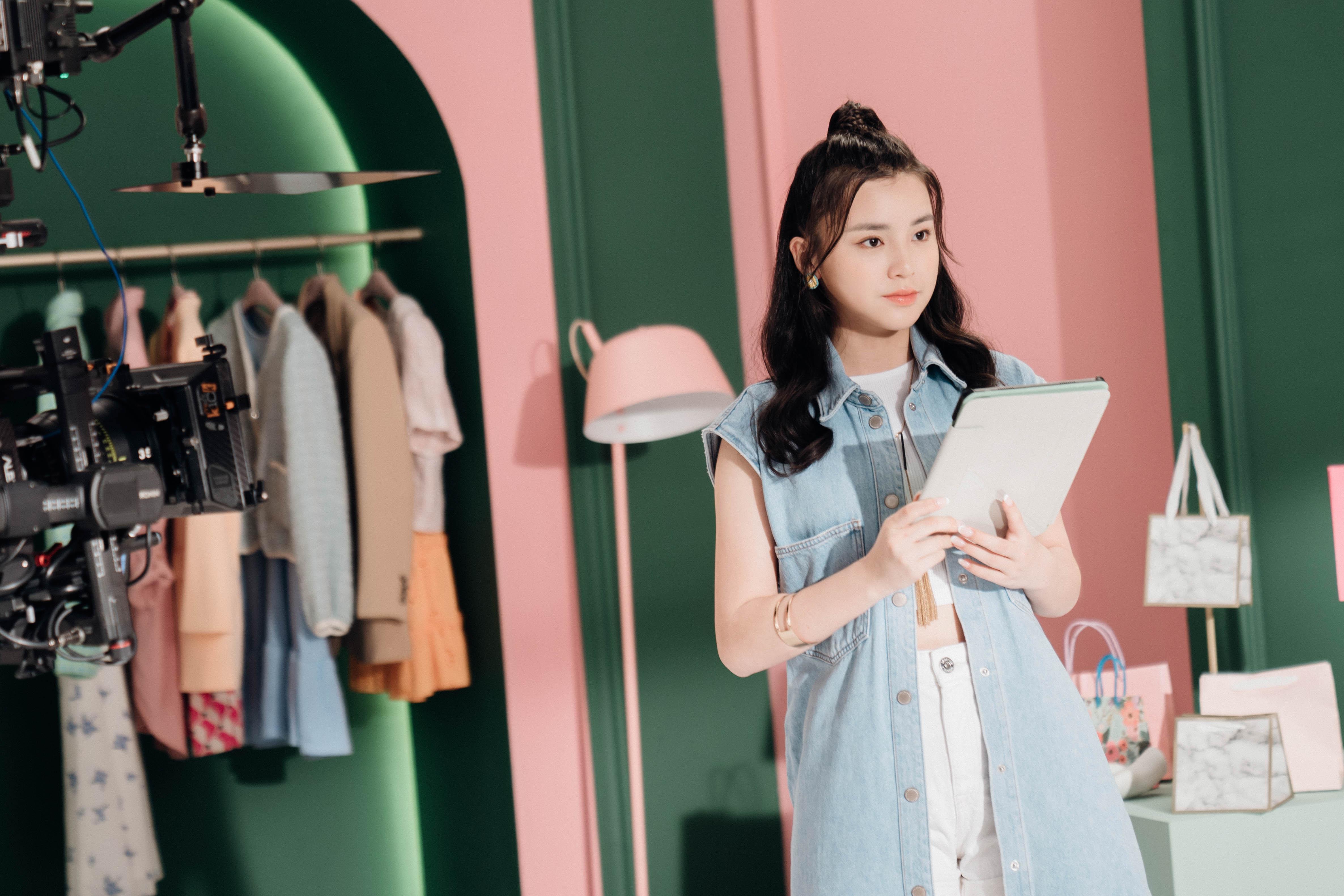 透過BoC Pay登記領取消費券,可享港幣100元「轉會現金賞」及超過港幣15,000元商戶優惠。