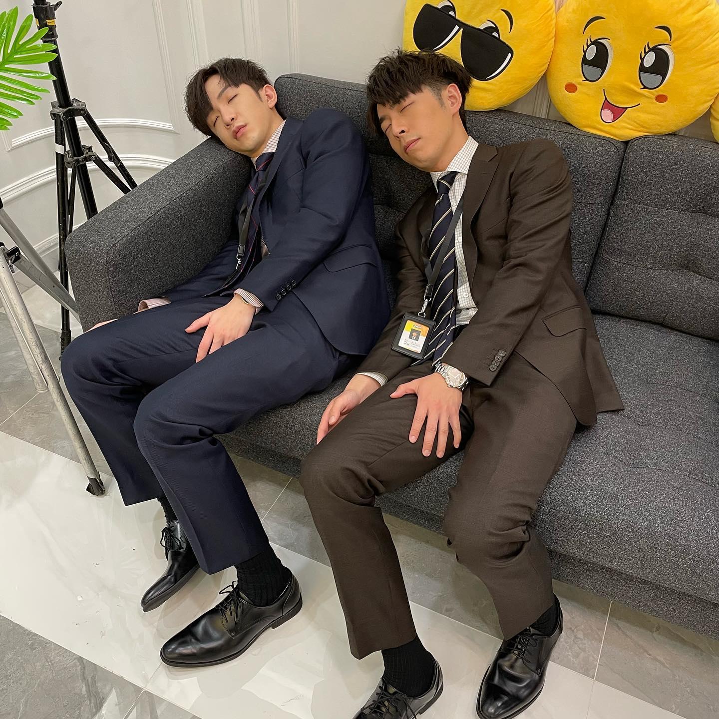 果然是「登神CP」,Edan和Anson Lo連瞓覺都非常合拍。