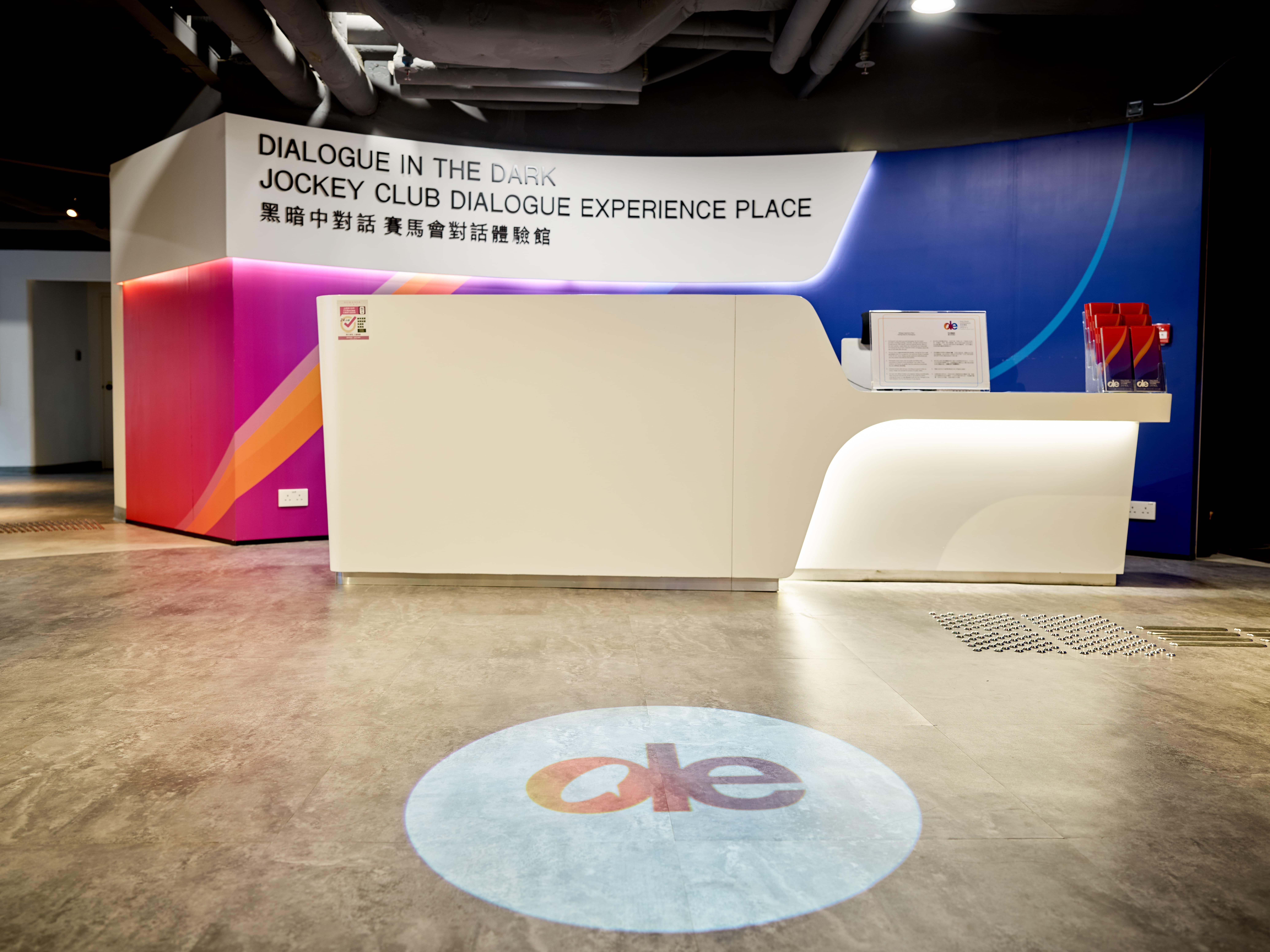 黑暗中對話旅程讓您體驗完全黑暗的60分鐘