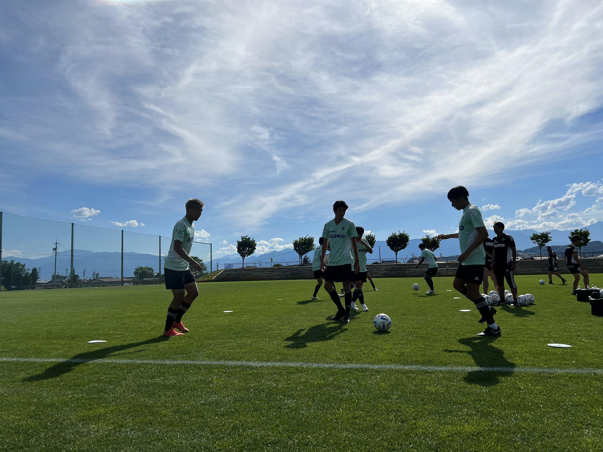日本連續多日酷熱天氣,職業球會需在高溫下訓練。(松本山雅Twitter圖片)