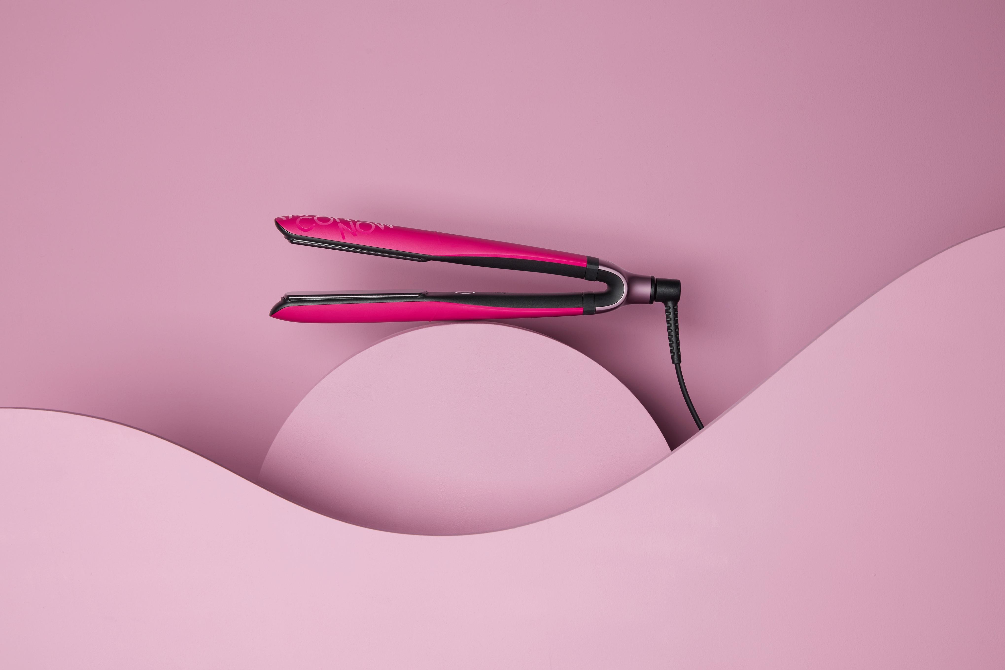 Platinum+ 專業智能造型夾 粉紅慈善限量版 $2,395 備有智能Ultra-zone技術,可控制熱力,帶來不同造型效果,不單令髮絲更強靭及有光澤,更有髮色保護功用。