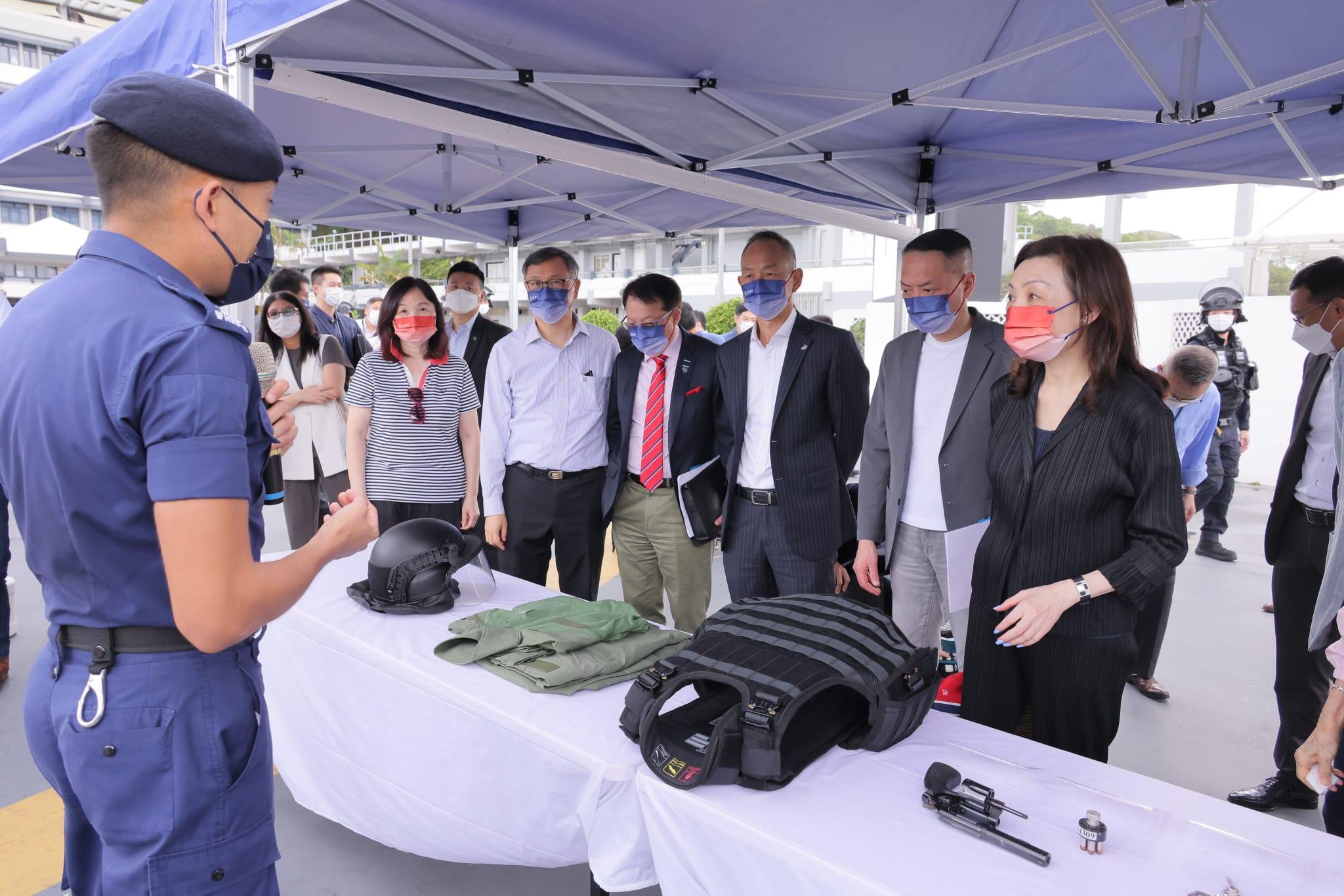 監警會赴警察機動部隊總部 主席:警隊積極落實會方提出的52項改善建議