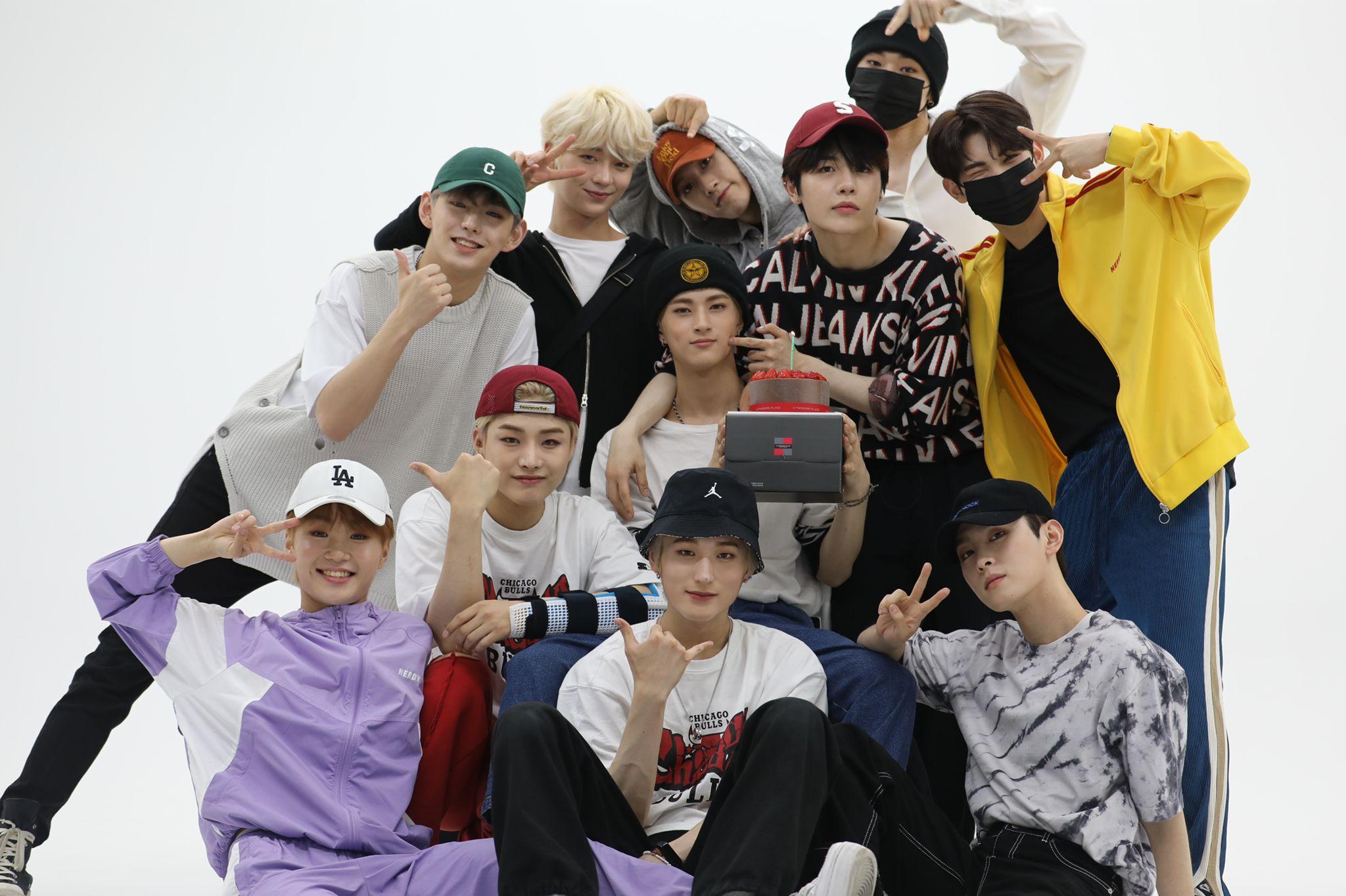 LEO日前首次在韓國過生日,成員們為壽星仔慶祝。