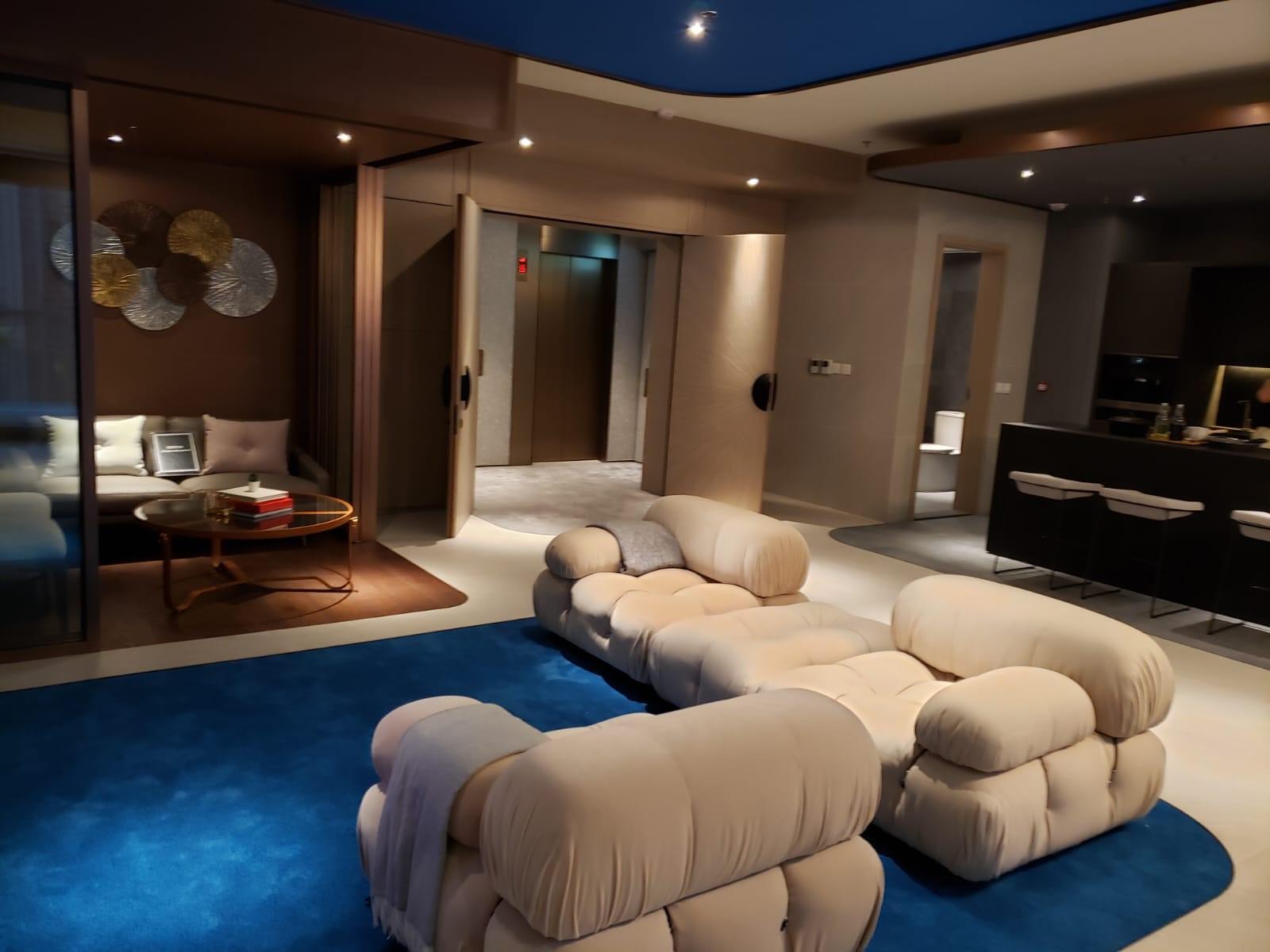 放售的333 HENNESSEY 5樓及6樓為商舖樓層,建築面積分別約為1,751方呎及約1,745方呎,每方呎價約17,800 元,平均每層約3,100萬元。