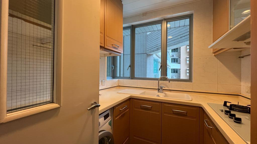 廚房面積寬敞,相當實用。(代理提供相片)