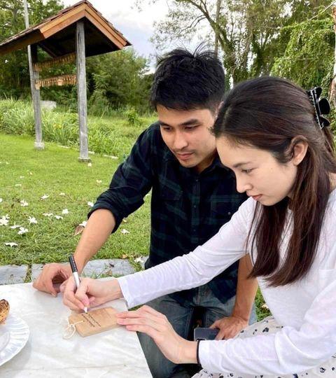 Poyd獲男友展開追求,才抱着不妨一試的態度,結果成功撻着成情侶關係。