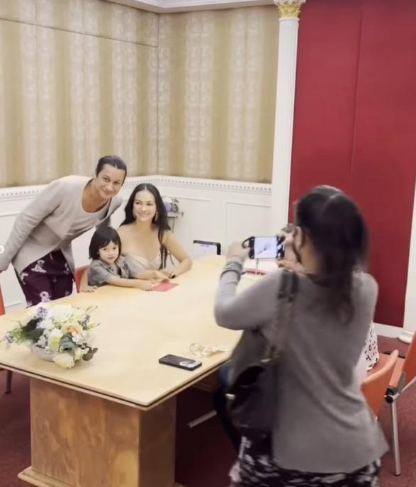 Rosemary公開註冊當日片段,不少圈中人也留言恭喜。