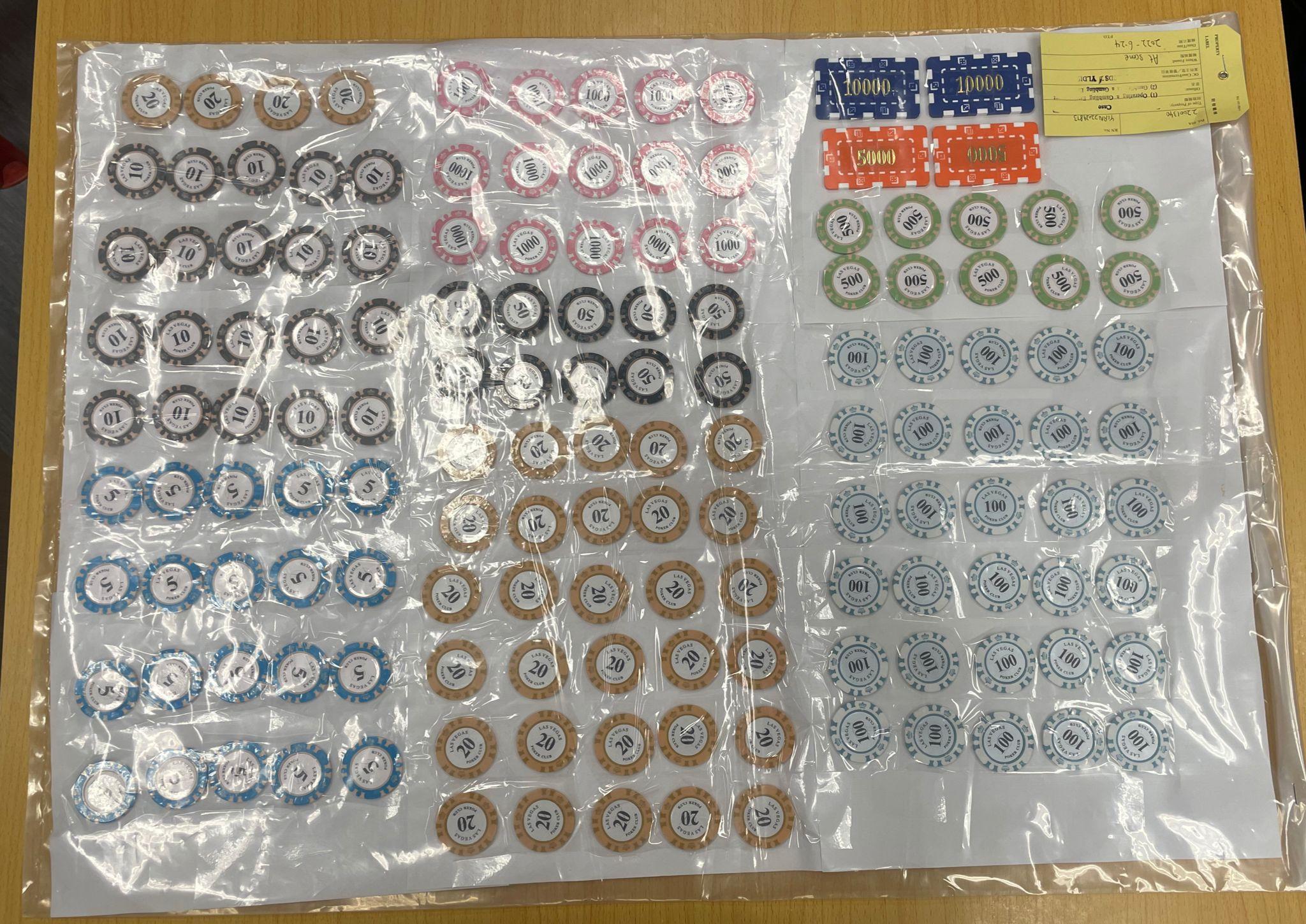 警元朗搗百家樂賭檔拘24人 檢啤牌現金籌碼