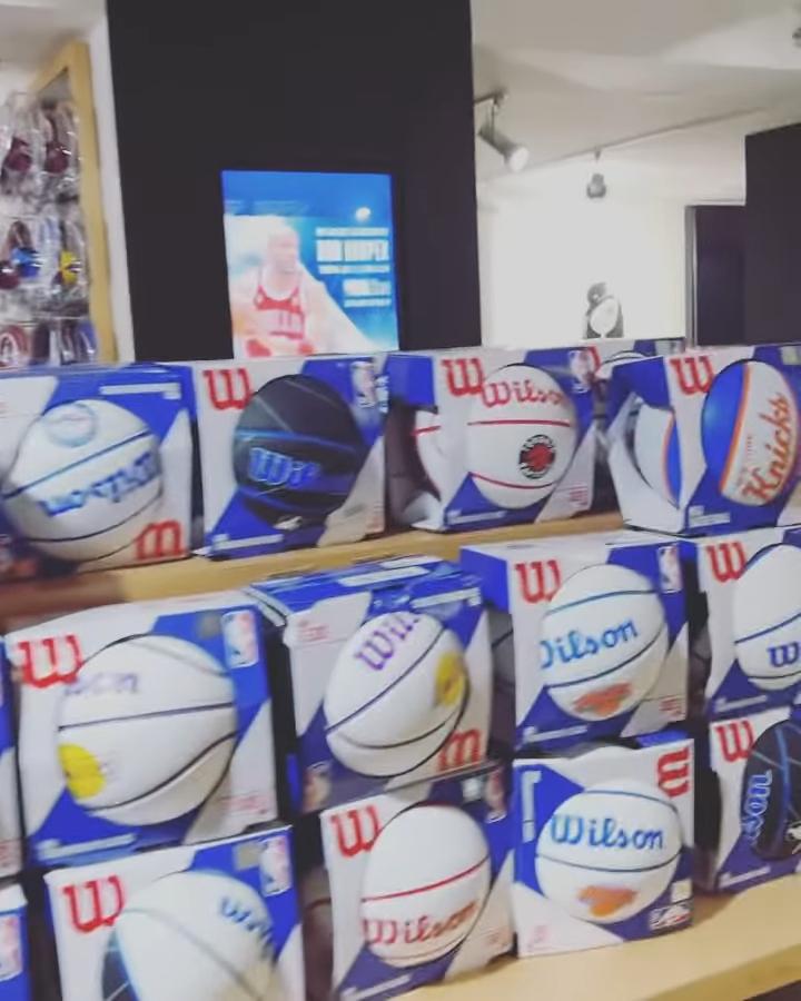 向來重視友情的姜濤問好友James要甚麼手信。