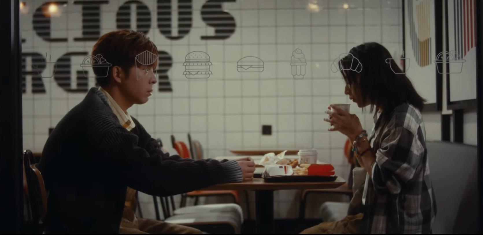 投身社會工作後,Edan每次失戀都會找Natalie訴苦。