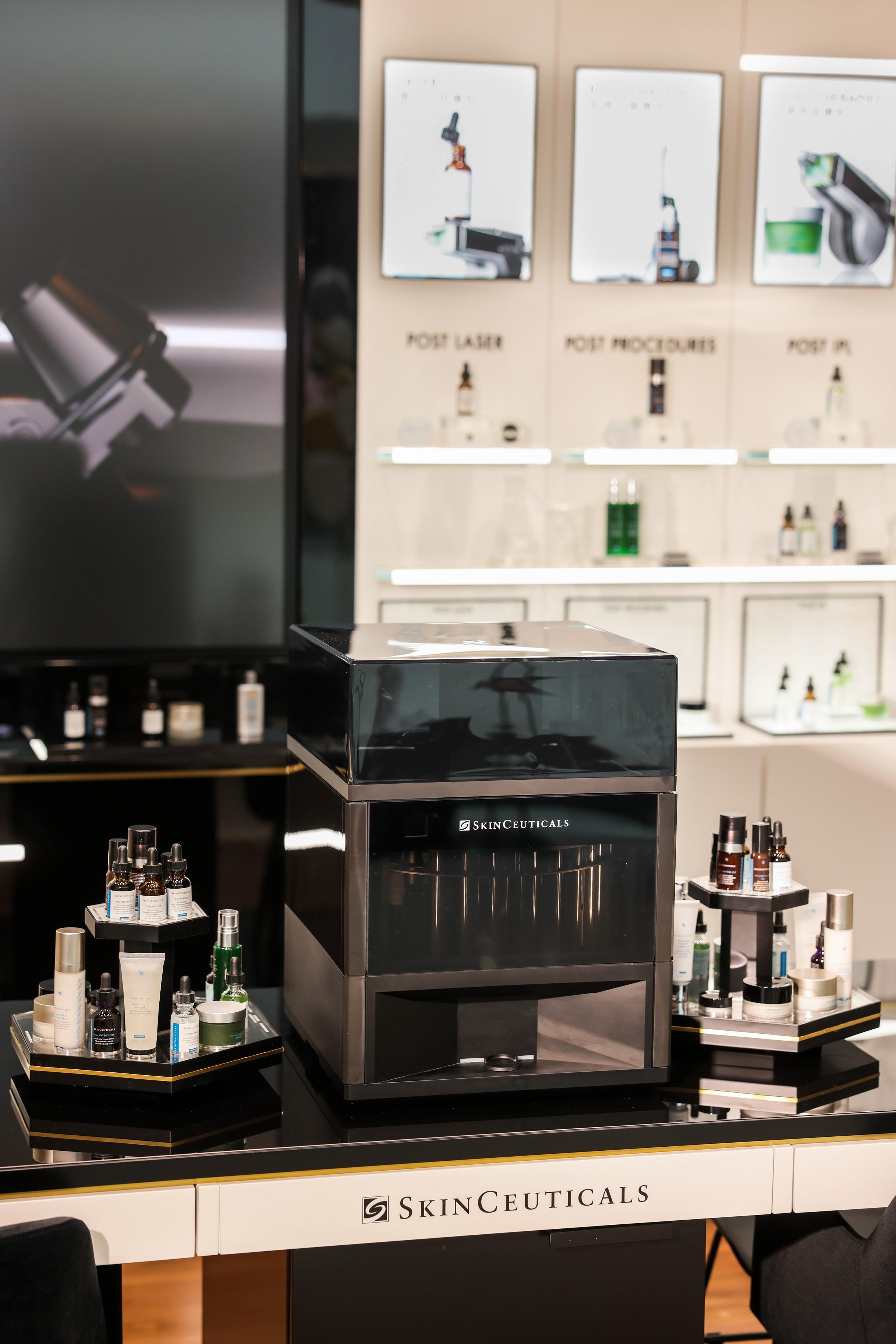 店內可製作個人化訂製精華CUSTOM D.O.S.E。