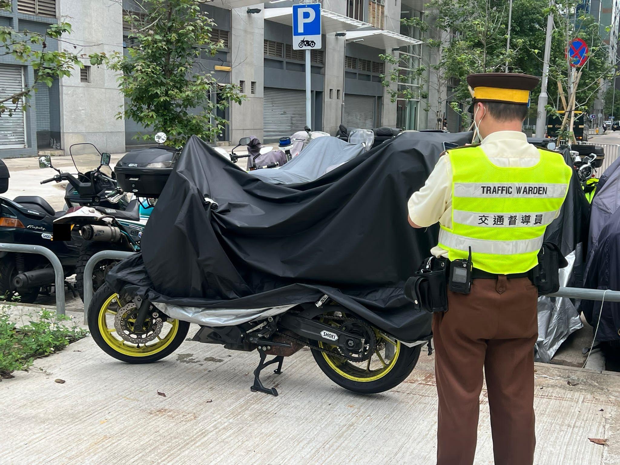 沙田警區交通日|3日派3204張牛肉乾 拘欠交罰款被通緝人士