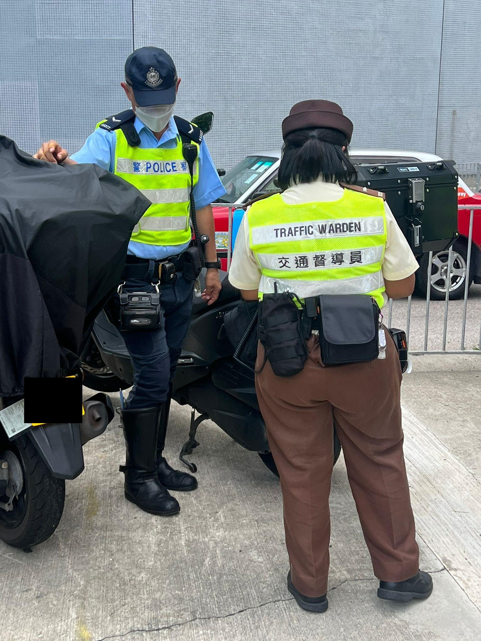 沙田警區交通日|3日派3204張牛肉乾 拘欠交罰款被通緝人士