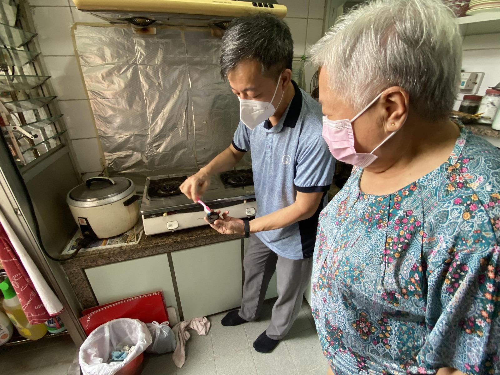 煤氣公司再辦「萬糉同心為公益」活動 逾10萬隻「愛心糉」贈獨居長者等弱勢社群