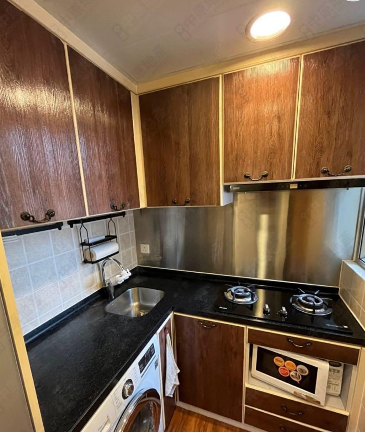 廚房設備保養得宜,基本家電齊全。