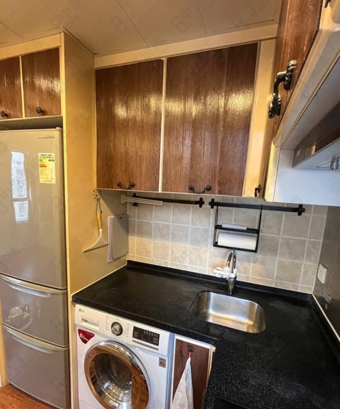 廚房設備保養得宜,基本家電齊全。