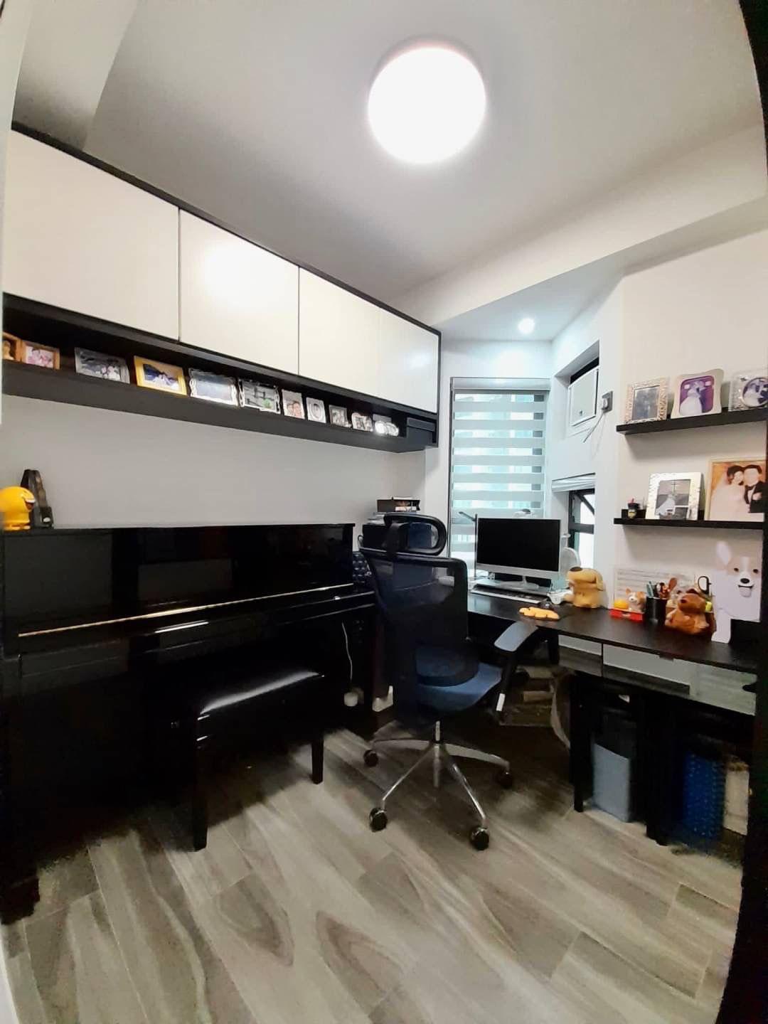 房間設有梗櫃和書枱,新淨又實用。