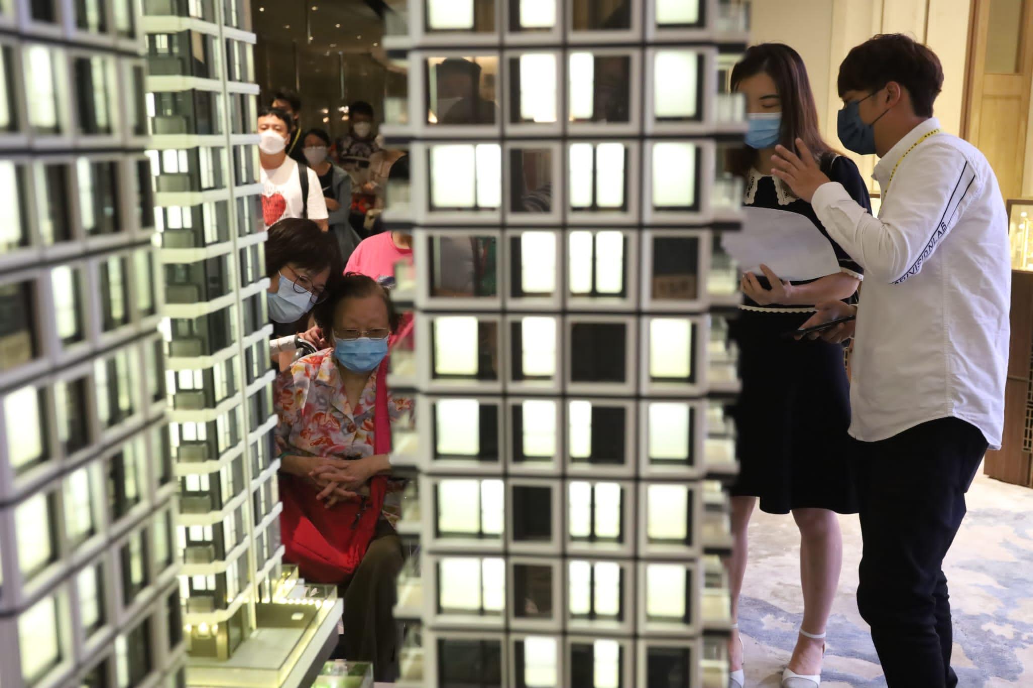 截至今日下午3時半,必嘉坊.曦匯累收約506票,超額認購6.4倍。(鍾式明攝)