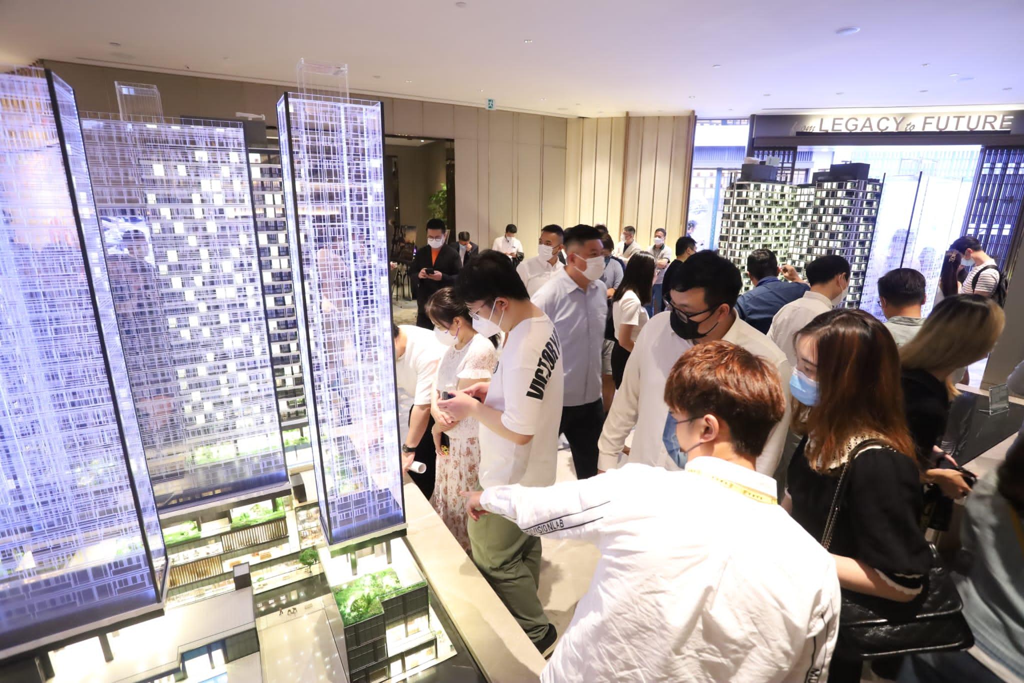 紅磡新盤必嘉坊‧曦自上周六(11日)正式對外開放示範單位予公眾參觀後,吸引不少準買家到場參觀。(鍾式明攝)