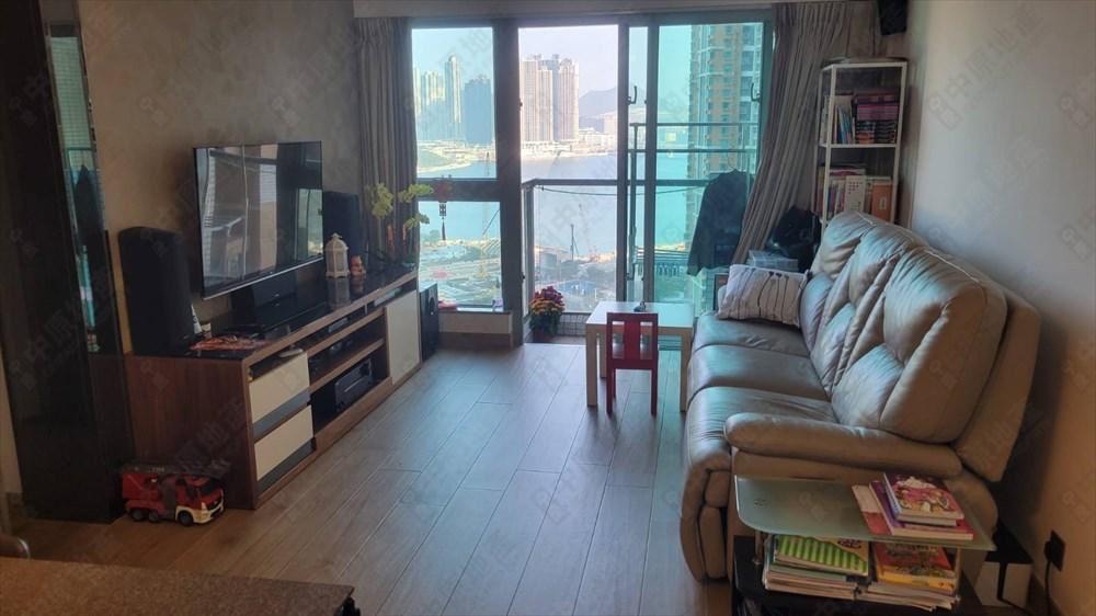 二手樓成交|有相!維景灣畔東南三房 減近百萬易主