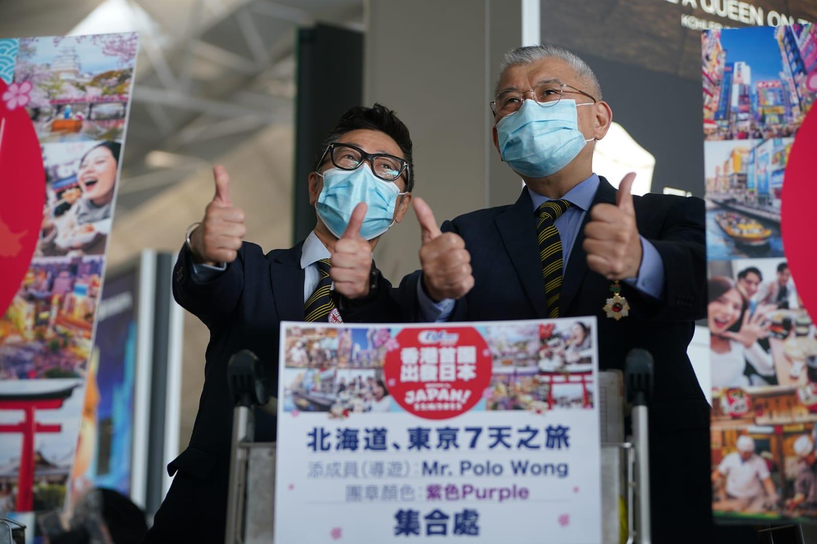 東瀛遊主席袁文英(左)及導遊表現興奮。