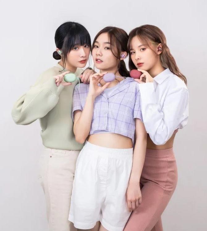 Sica、Alice和Yoyo合作拍廣告,「YOLICA」組合甚受網民歡迎。