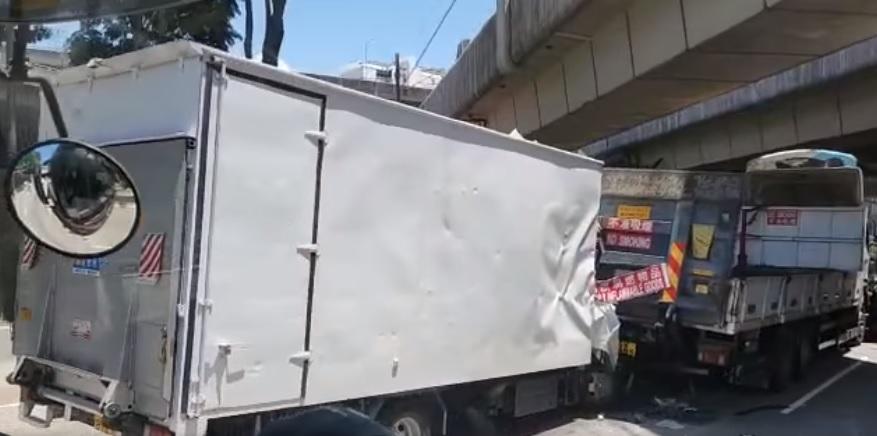 葵涌道3車相撞 貨車駕駛室撞扁