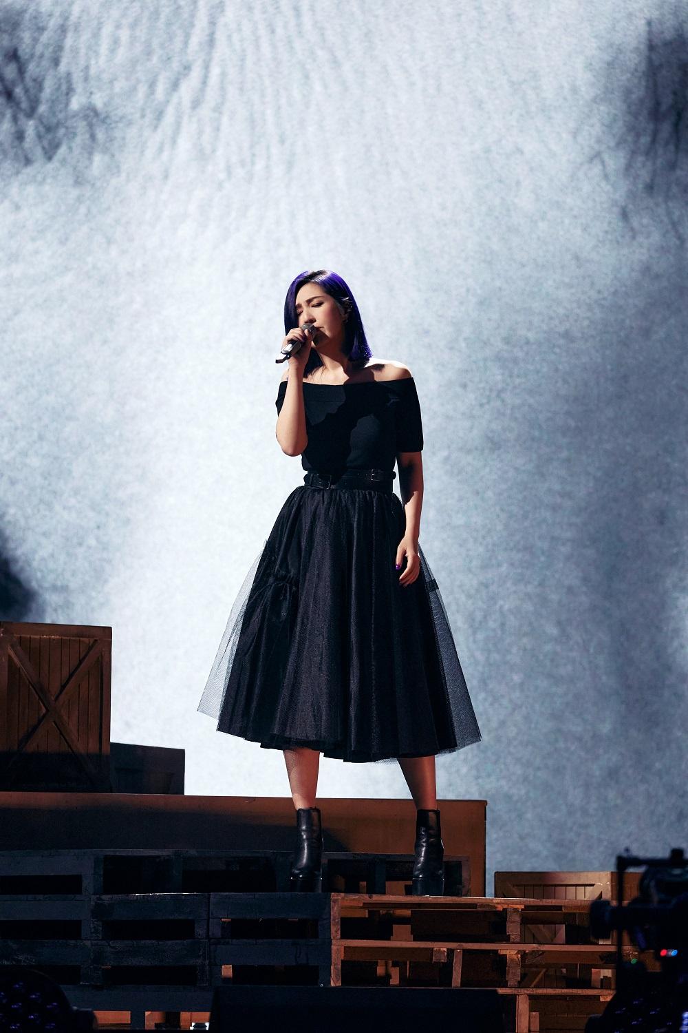 千嬅憑唱Sammi的《如何掉眼淚》成功搶分。