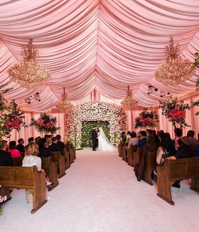 Britney在社交平台公開婚禮盛況。