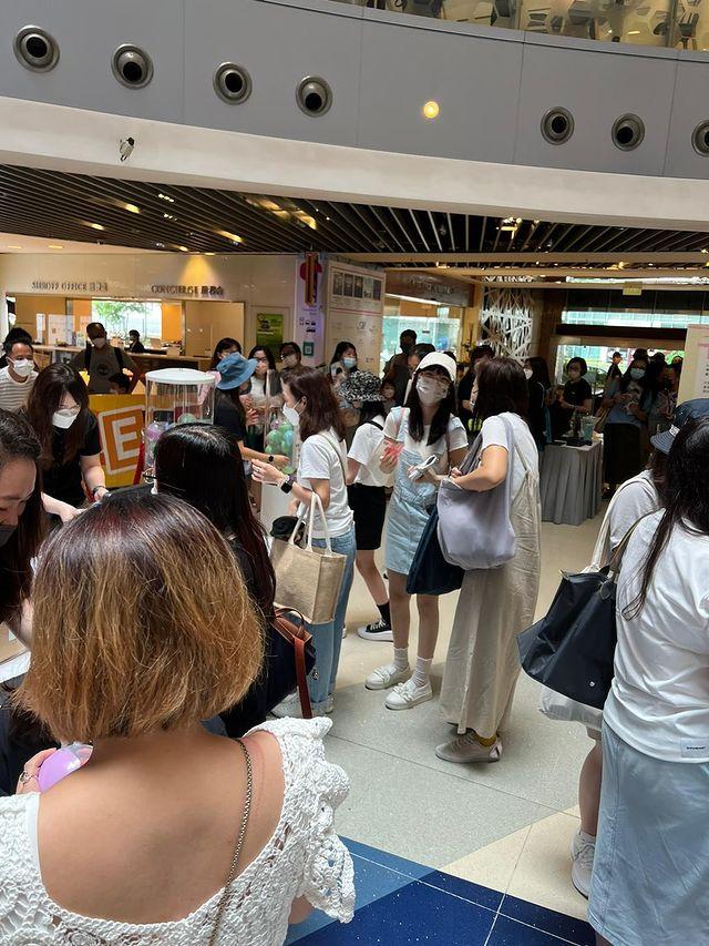 Hellosss 由今日起一連10日於九展舉行生日慈善展覽。