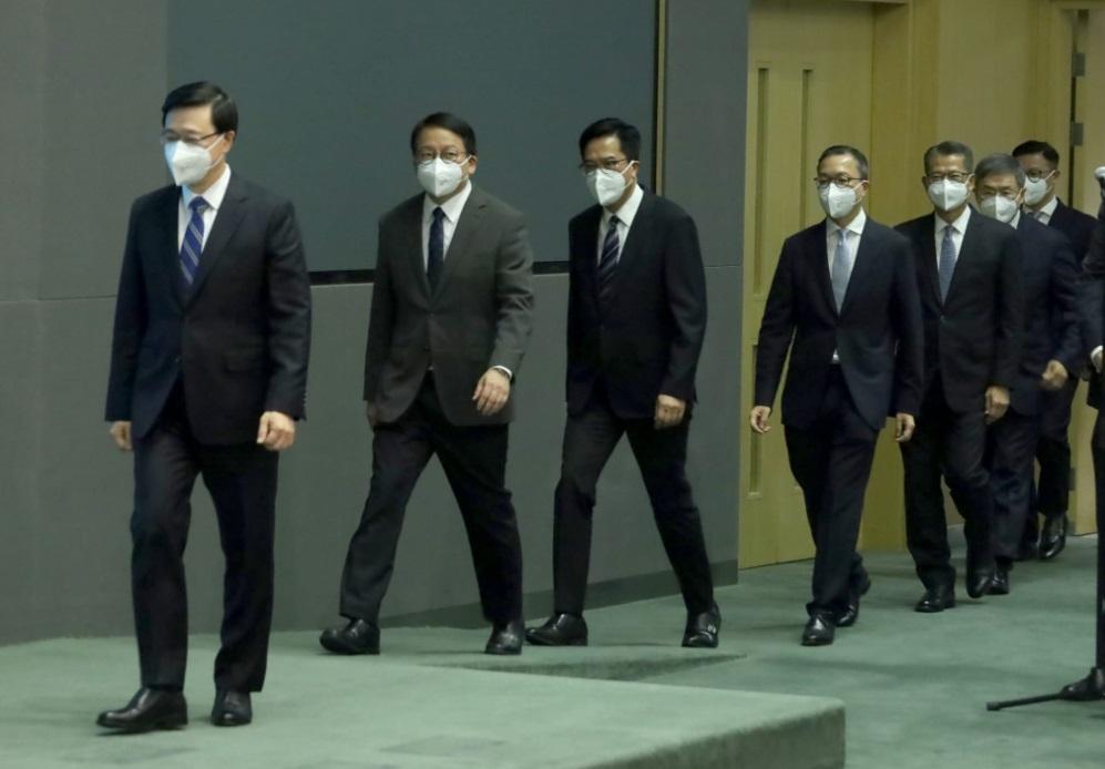 李家超率領下屆政府主要官員會見記者